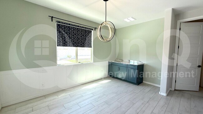 Building Photo - 26410 N Thornhill Dr