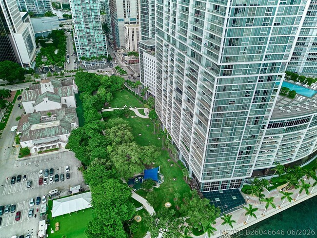 Building Photo - 495 Brickell Ave