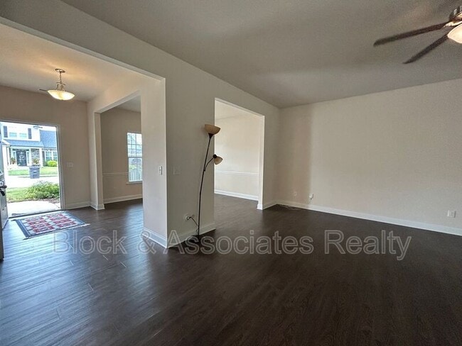 Building Photo - 1464 Land Grv Dr