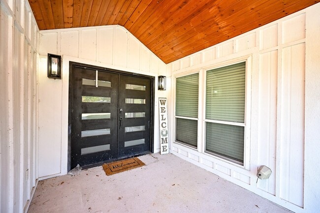 Building Photo - 25602 Yellow Pine Ln