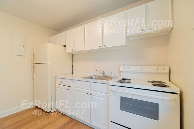 Building Photo - 801 N Sapodilla Ave