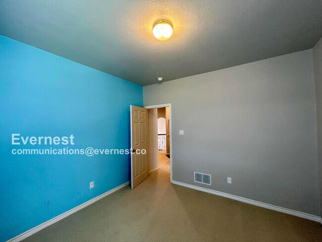 Building Photo - 3405 Grand Mesa Dr
