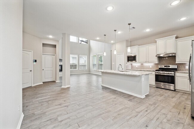 Building Photo - 1535 Giles Dr