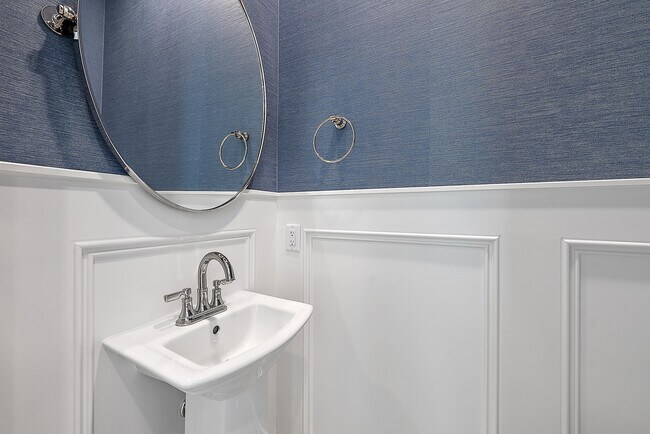 Building Photo - 248 Honeysuckle Dr