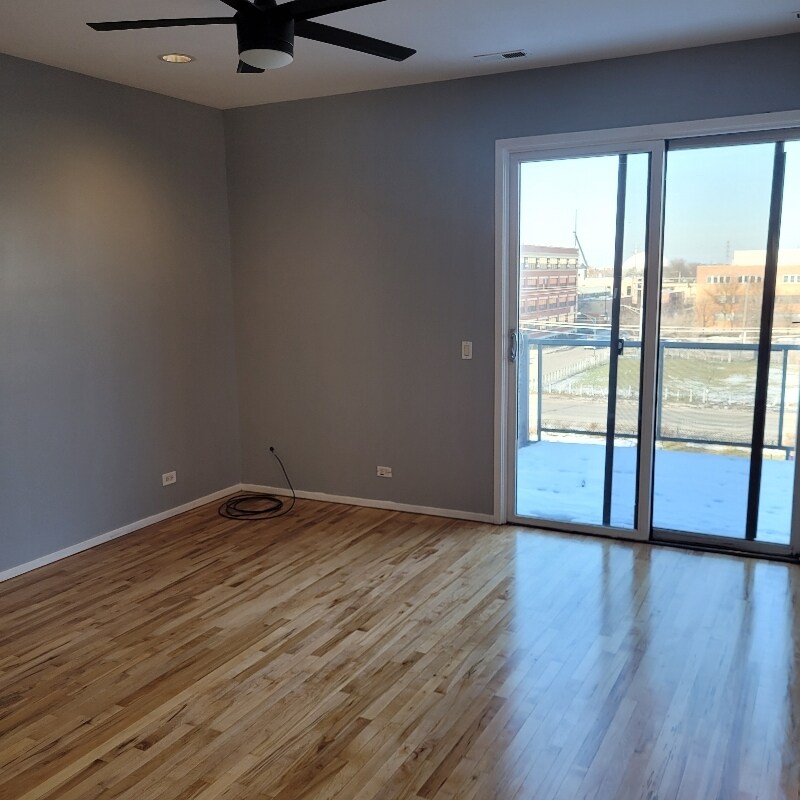 Building Photo - 2440 W Madison St