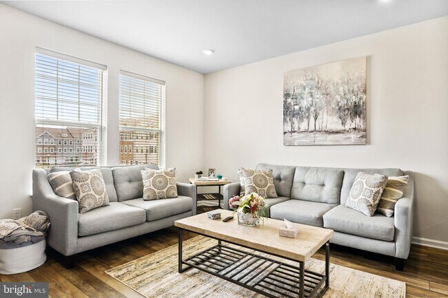 Building Photo - 18 Rome Wy