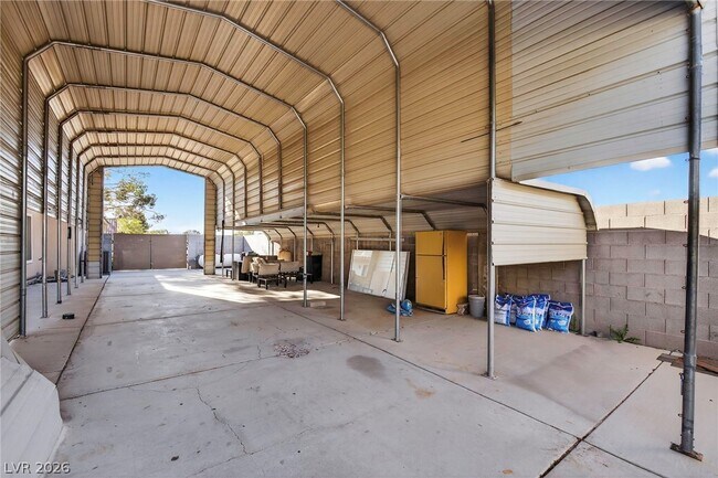 Building Photo - 363 E Robindale Rd