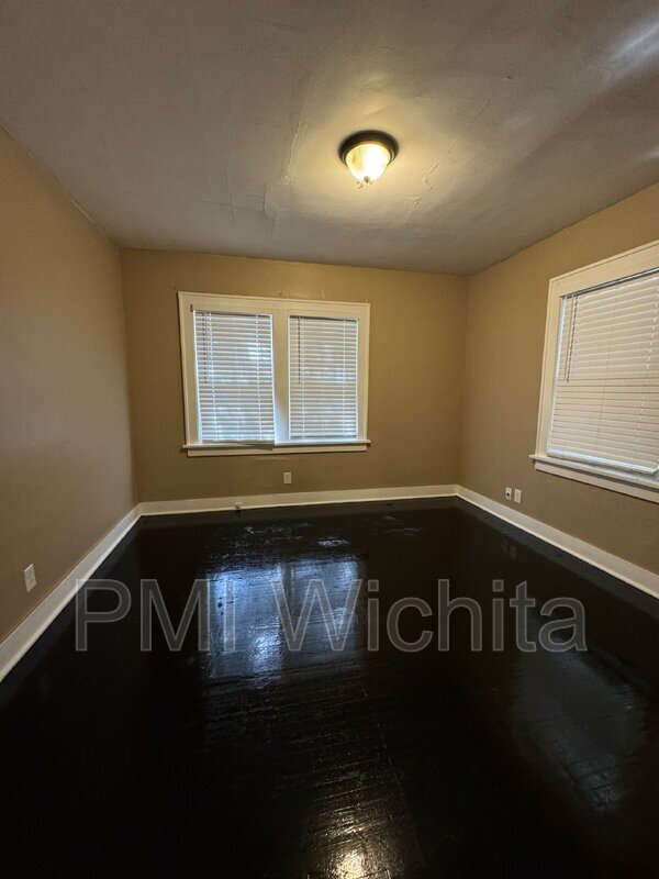 Building Photo - 735 S Grove St