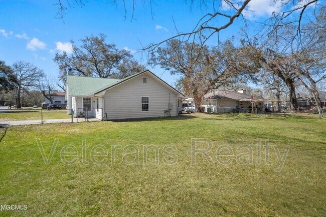 Building Photo - 313 Seal Ave