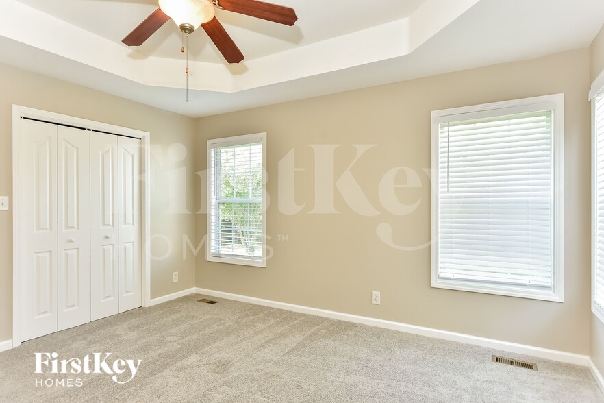 Building Photo - 3668 Aurora Dr