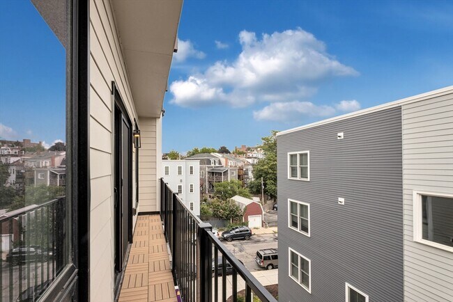 Building Photo - 256 Dorchester St