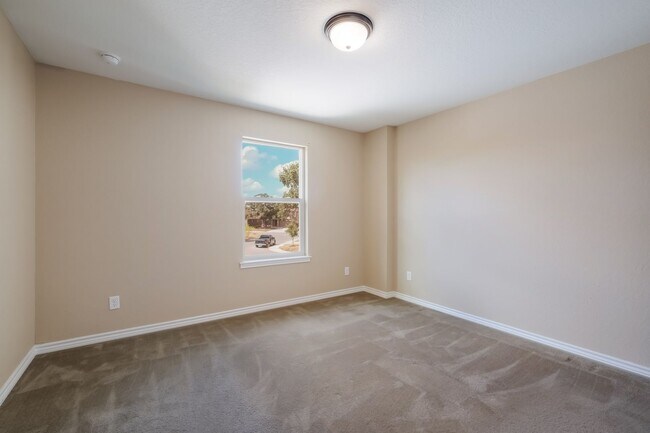 Building Photo - APPLICATION RECEIVED        4 Bedroom 2.5 Bath Ready for Move-in