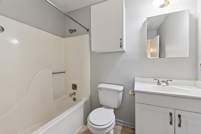 Building Photo - 16106 Barbarossa Dr