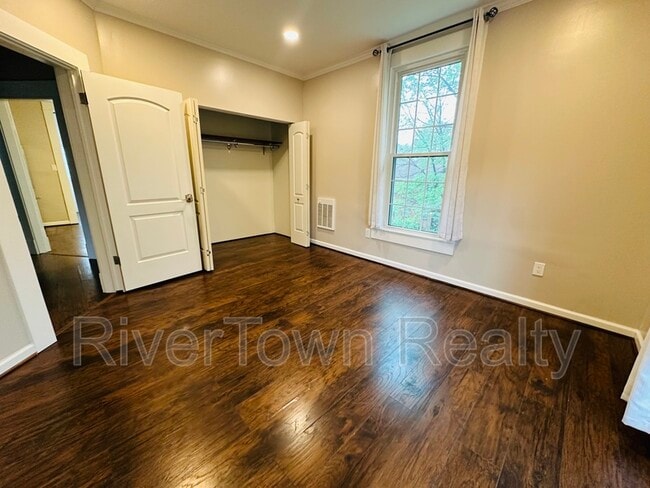 Building Photo - 215 N Bellevue Blvd