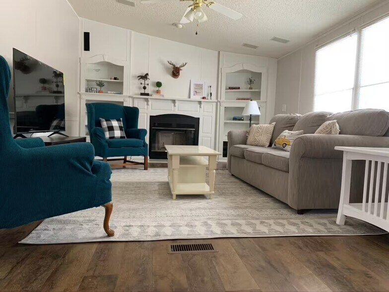 Building Photo - 1867 Avon Rd