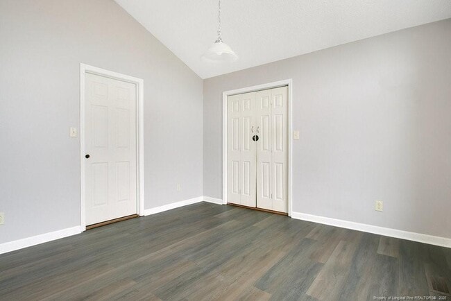 Building Photo - 5319 Thackeray Dr