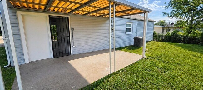Building Photo - HALF OFF SECURITY DEPOSIT! Fully Renovated 4BR Home with Huge Yard & Off-Street Parking – Section...