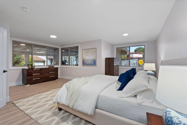 Building Photo - NEWLY Remodeled 4 BED/2 BA Home in Makiki ...