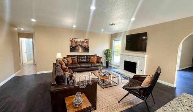 Building Photo - 1899 Dawn Ridge Dr