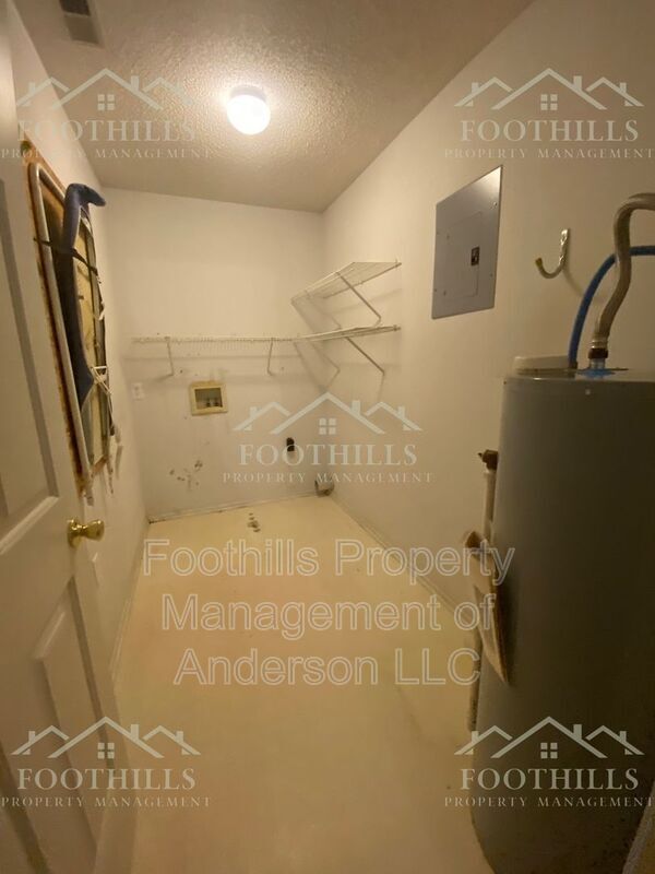 Building Photo - 307 Green Forest Dr