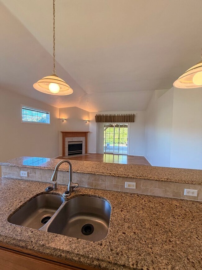 Building Photo - 3- Bedroom home in Hayden Bridge