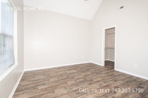 Building Photo - 1933 N 80th Ct