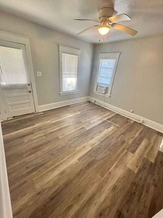 Building Photo - 7 minutes from the world's most beautiful ...