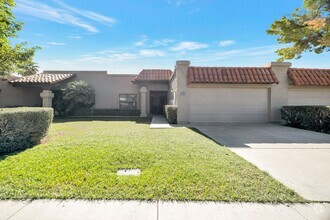 Building Photo - Introducing a charming 3-bedroom, 2-bathro...