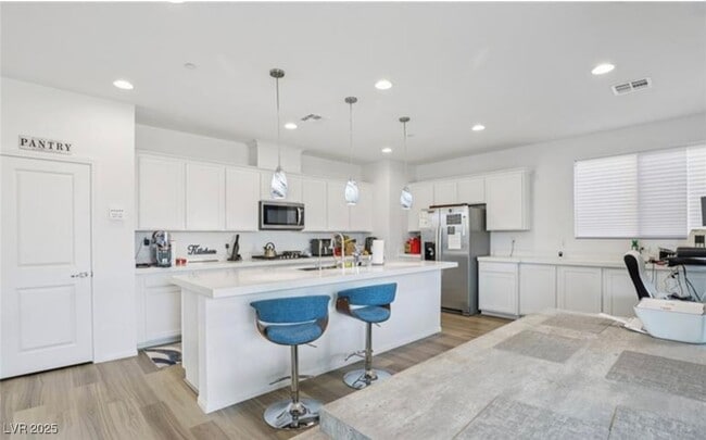 Building Photo - 10396 Thurso Ave