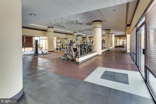 Building Photo - 4500 S Four Mile Run Dr