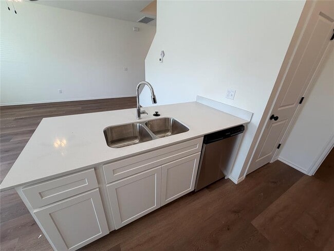 Building Photo - 301 Aaran Way