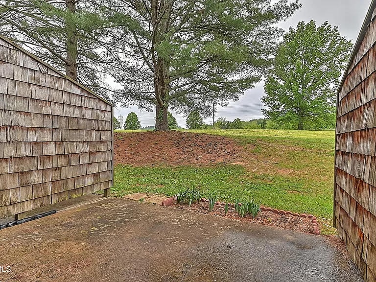 Building Photo - 115 Beechnut St