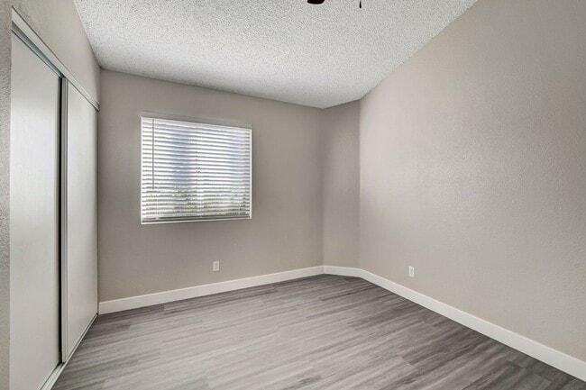 Building Photo - Fully Renovated Single Story 3bd/2bth Single Family Home