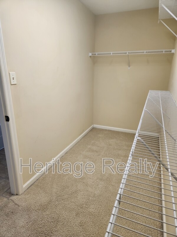 Building Photo - 6515 Airtree Ln