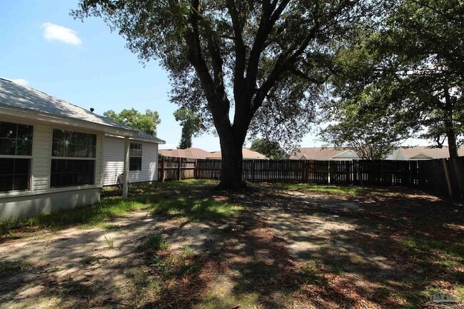 Building Photo - 701 Thornwood Pl