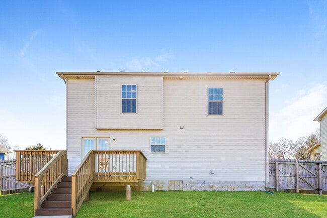 Building Photo - 513 Tracy Ln