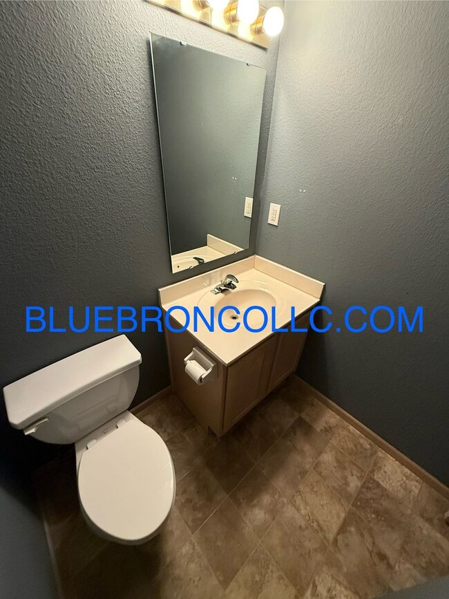 Building Photo - Great price for this spacious updated 2 be...