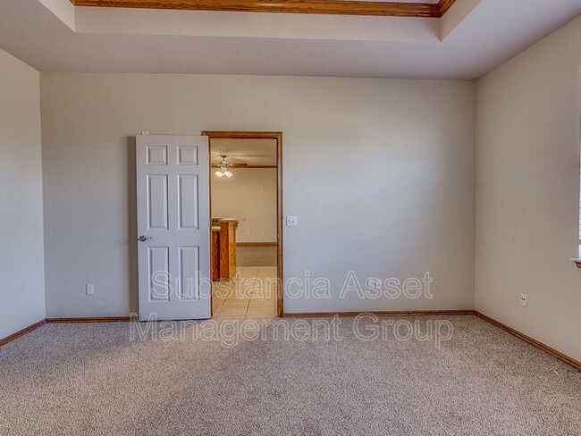 Building Photo - 901 NE 26th Ct
