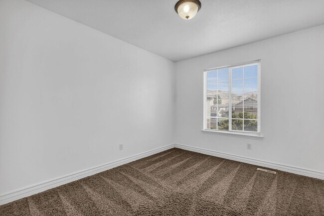 Building Photo - Beautiful 4 Bedroom 2.5 Bath Home in Lehi near Thanksgiving Point!