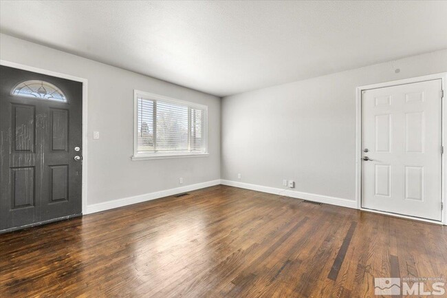 Building Photo - 990 Akard Dr