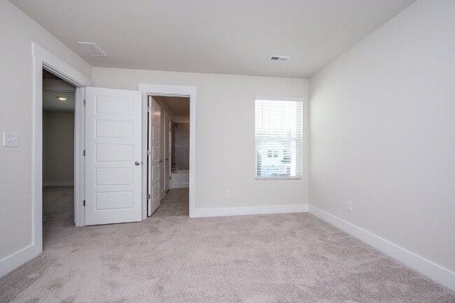 Building Photo - Stunning 3BR/2.5BA Luxury Townhome with Loft & Garage in Greenville! $2,050/mo rent