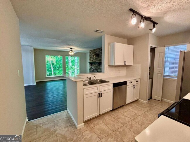 Building Photo - 320 Hawkstone Way