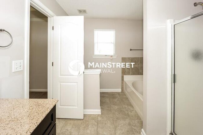 Building Photo - 3 Bedroom Pet-Friendly Home in Jonesboro, GA with Main Street Renewal