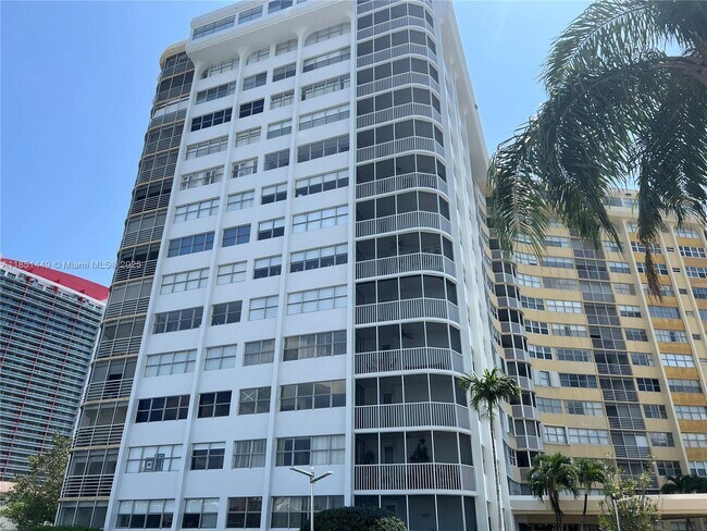 Building Photo - 100 Golden Isles Dr