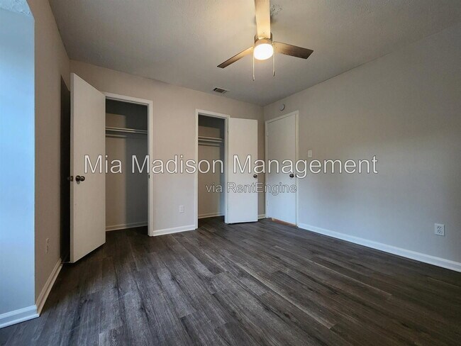 Building Photo - 111 E Mell St