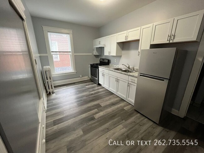 Building Photo - Charming Renovated 1 Bed 1 Bath Apartment ...