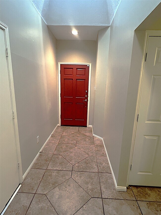 Building Photo - 4910 Linden Pl