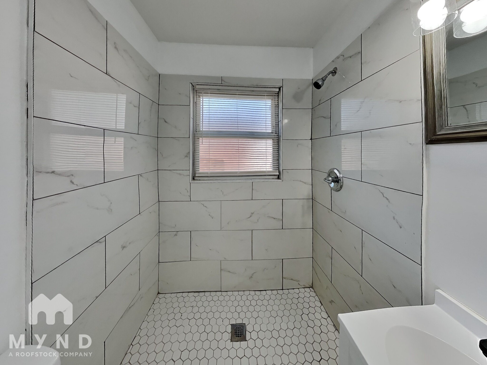 Building Photo - 1429 Vesta Ave