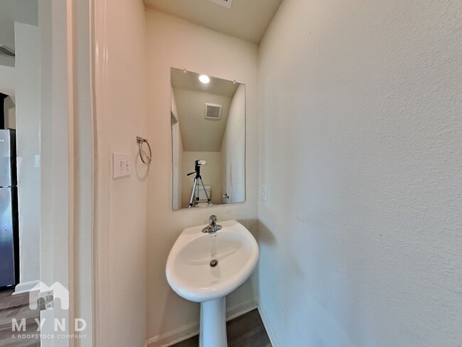 Building Photo - 732 Keeneland Dr