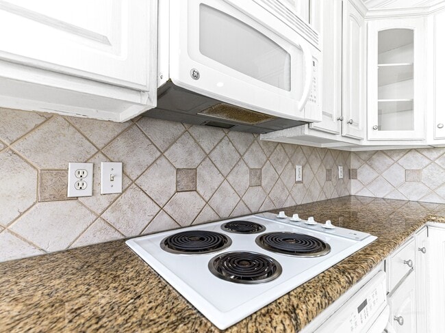 Building Photo - 5407 Lake Pl Dr